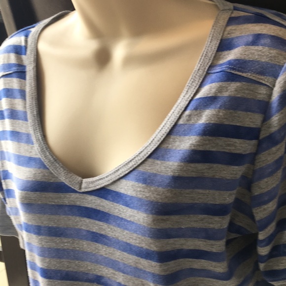 Calvin Klein v-neck Striped cute top! - Picture 2 of 3
